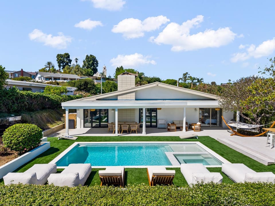 Patio, Garden, Hot Tub, Seating area, Swimming pool