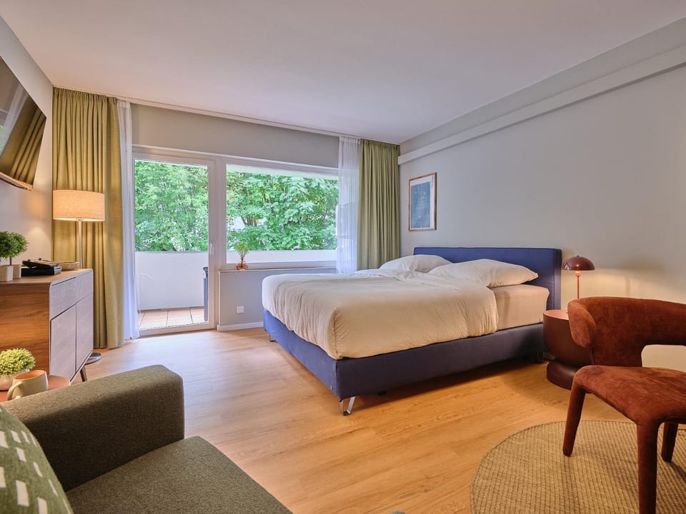 Bed, TV and multimedia, Balcony/Terrace, Bedroom