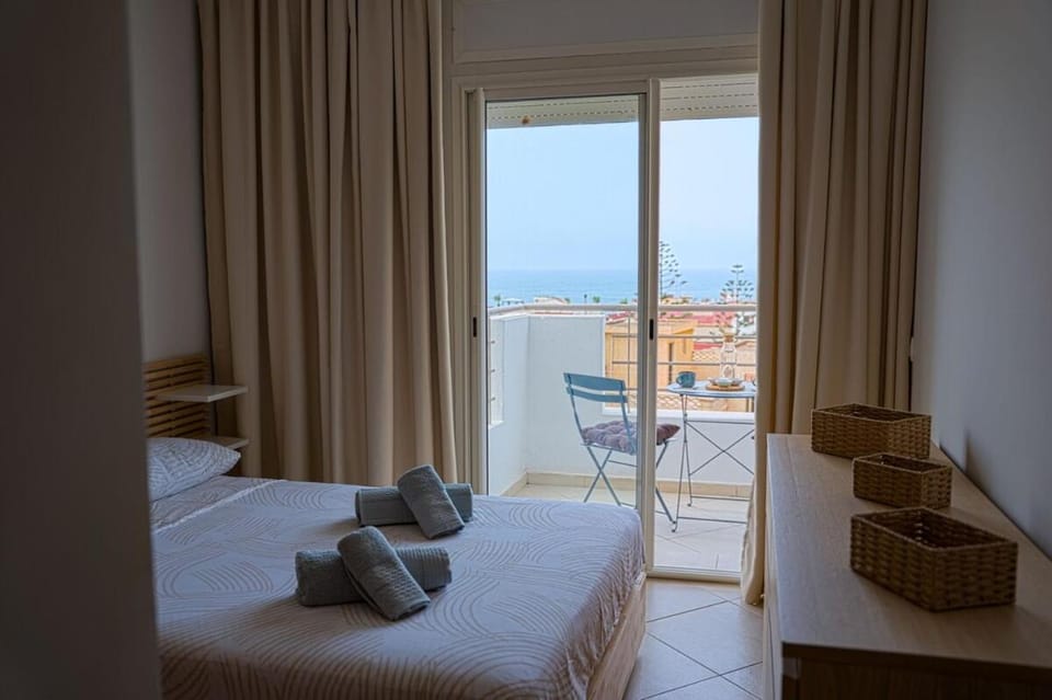 Bed, View (from property/room), Balcony/Terrace, Photo of the whole room, Bedroom, towels
