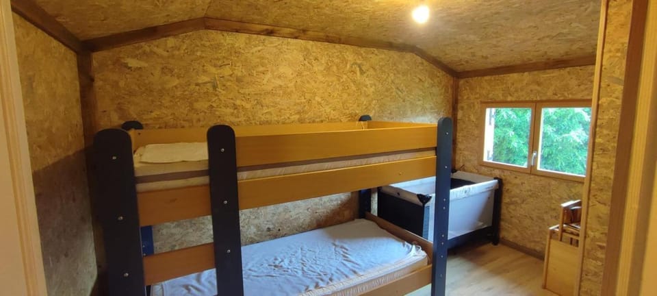 Photo of the whole room, Bedroom, bunk bed