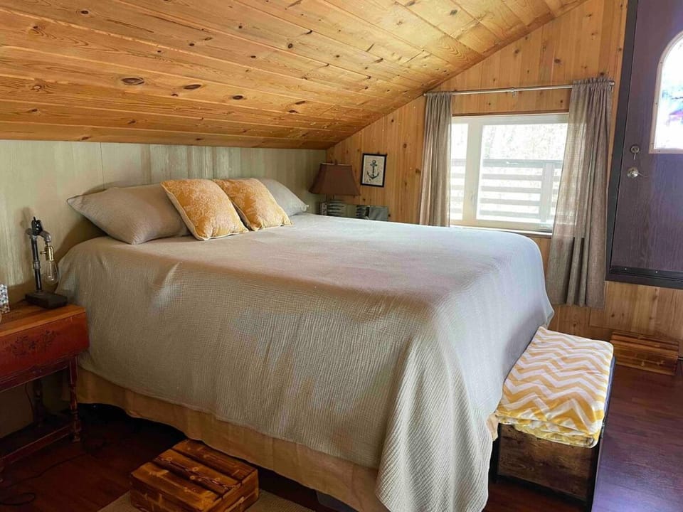 Charming Loft Cabin 7 mins to Downtown Talkeetna Cabin in Talkeetna