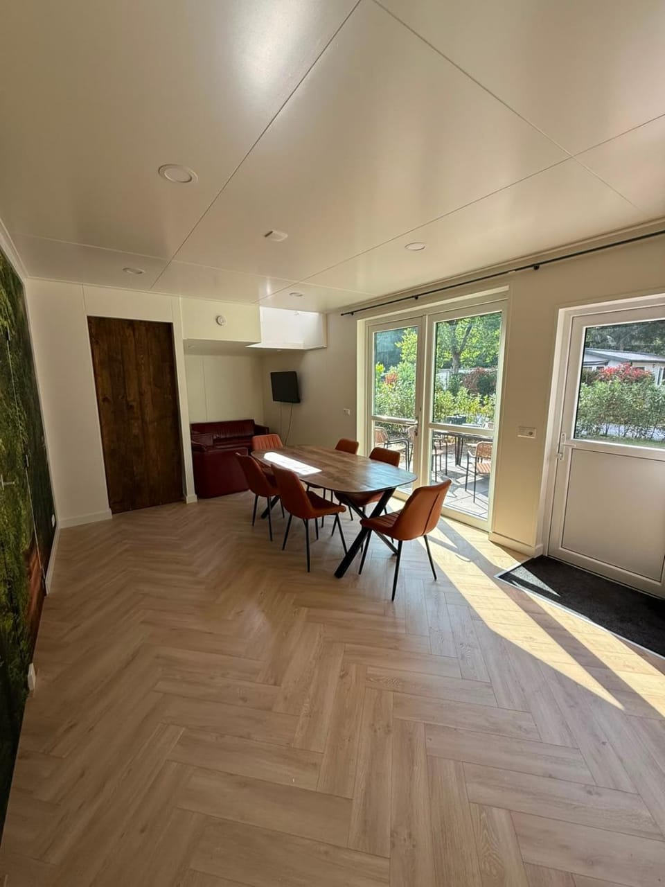 Seating area, Dining area