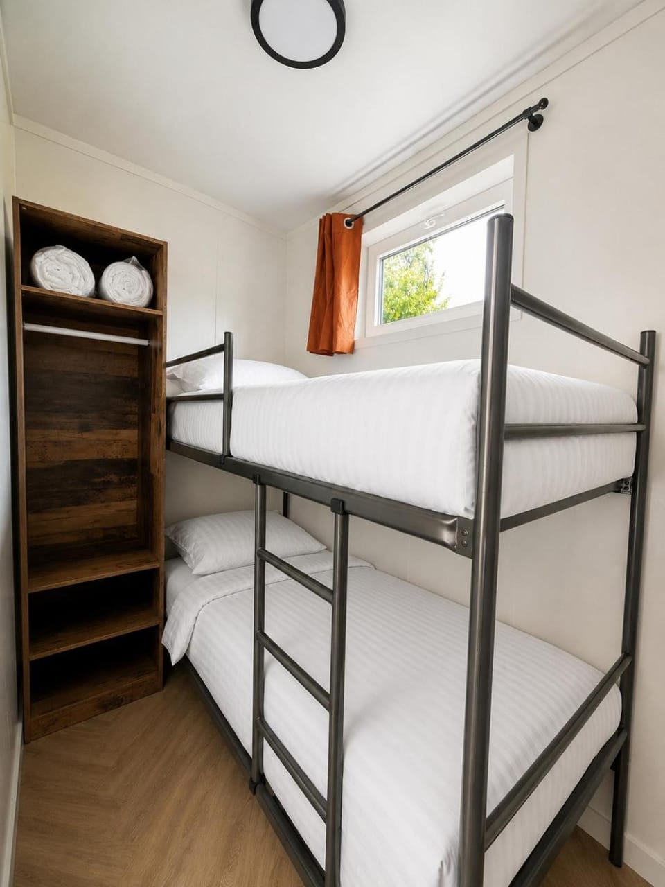 Bedroom, bunk bed