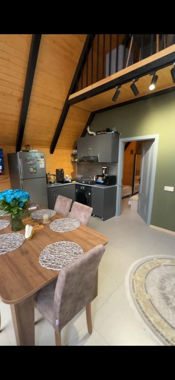 Kitchen or kitchenette, Dining area, minibar