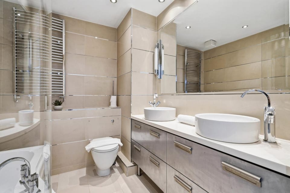 Shower, Toilet, Bathroom, Bath