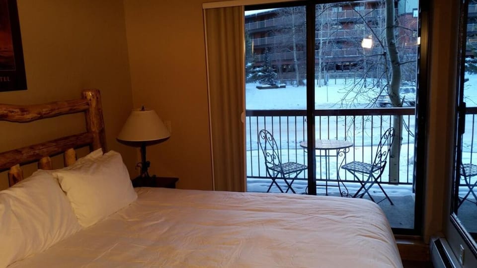 River Mountain Lodge - steps from Main Street Apartment in Breckenridge