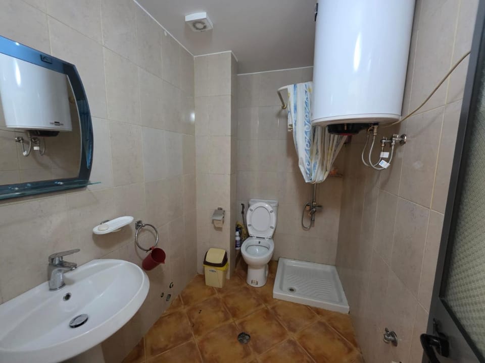 Shower, Toilet, Bathroom, bidet, towels