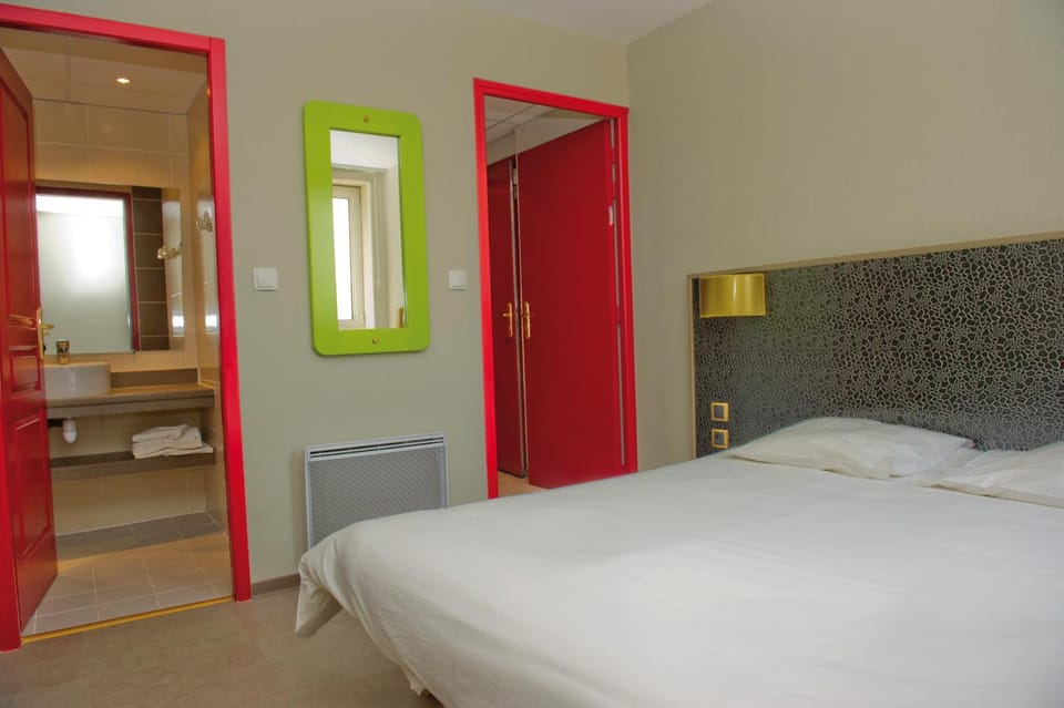 Bed, Bathroom, Bedroom