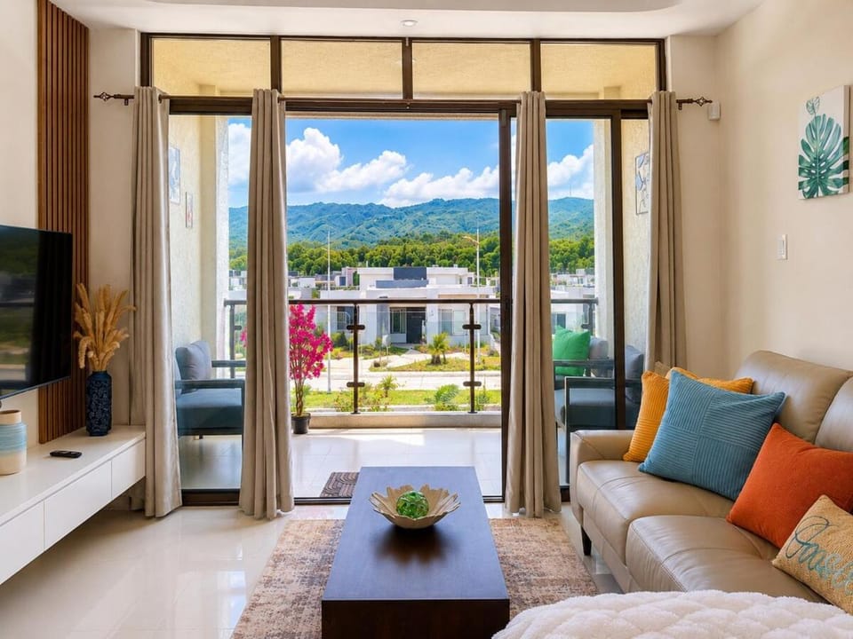 Ocho Rios 2BR King Bed Private Beach 2 Pools Apartment in St. Ann Parish