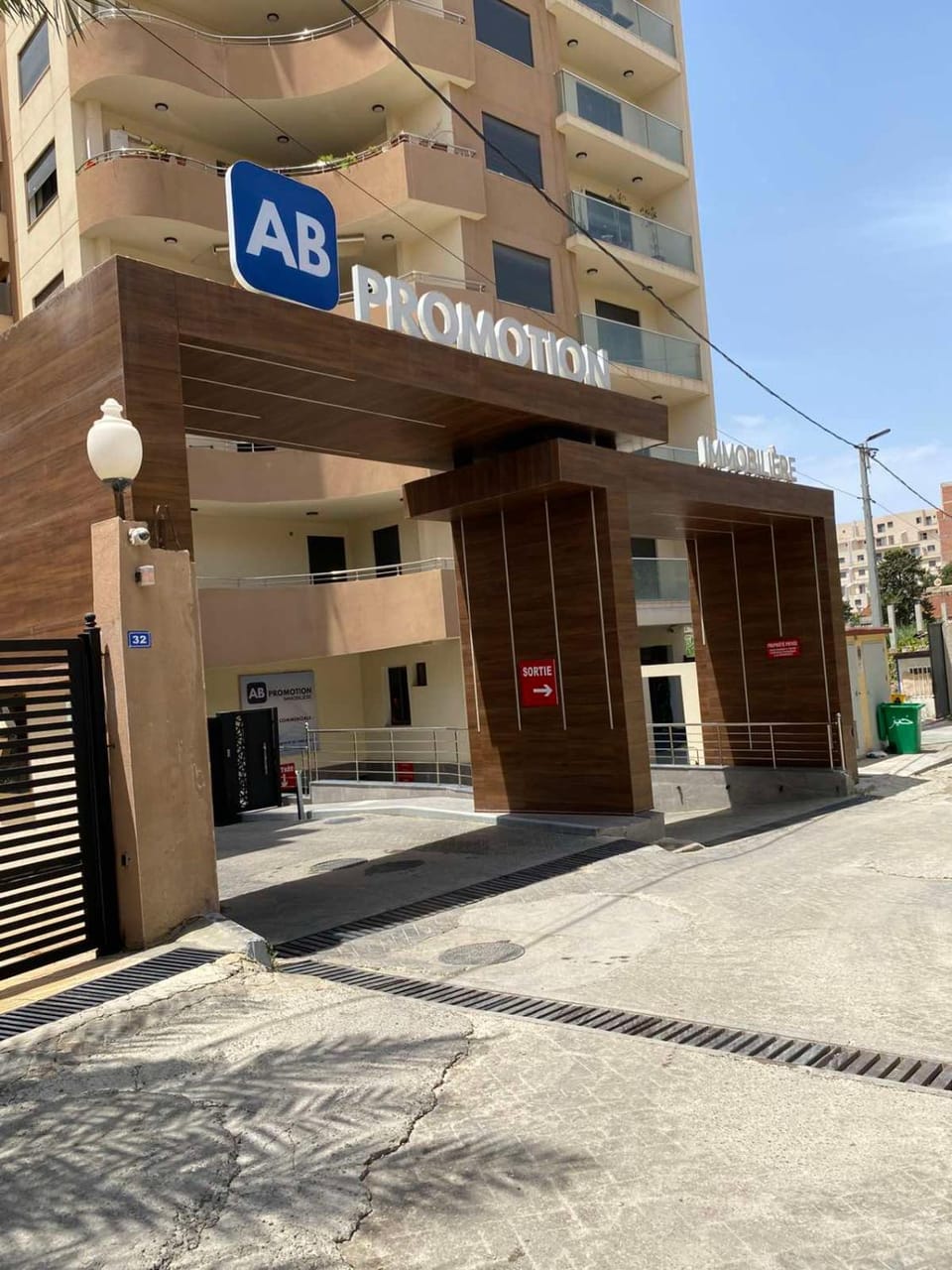 Property building, Street view, Location