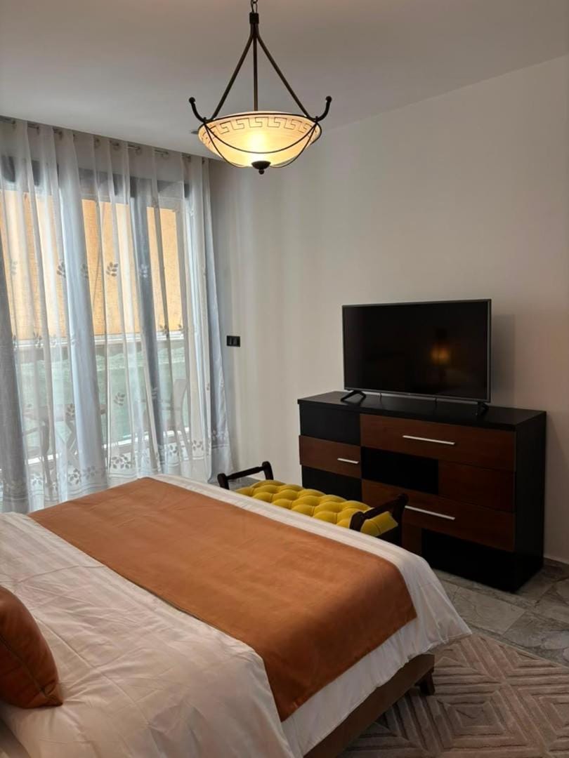 Bed, TV and multimedia, Bedroom