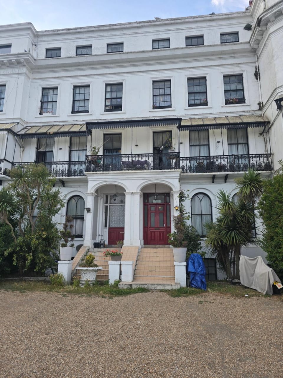 Balcony flat, sea views, parking, next to ferry Apartment in Dover