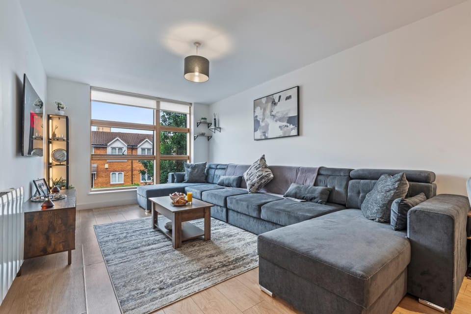 1BR Canary Wharf Views Parking inc, Desk, Sleeps 6 Apartment in London Borough of Southwark