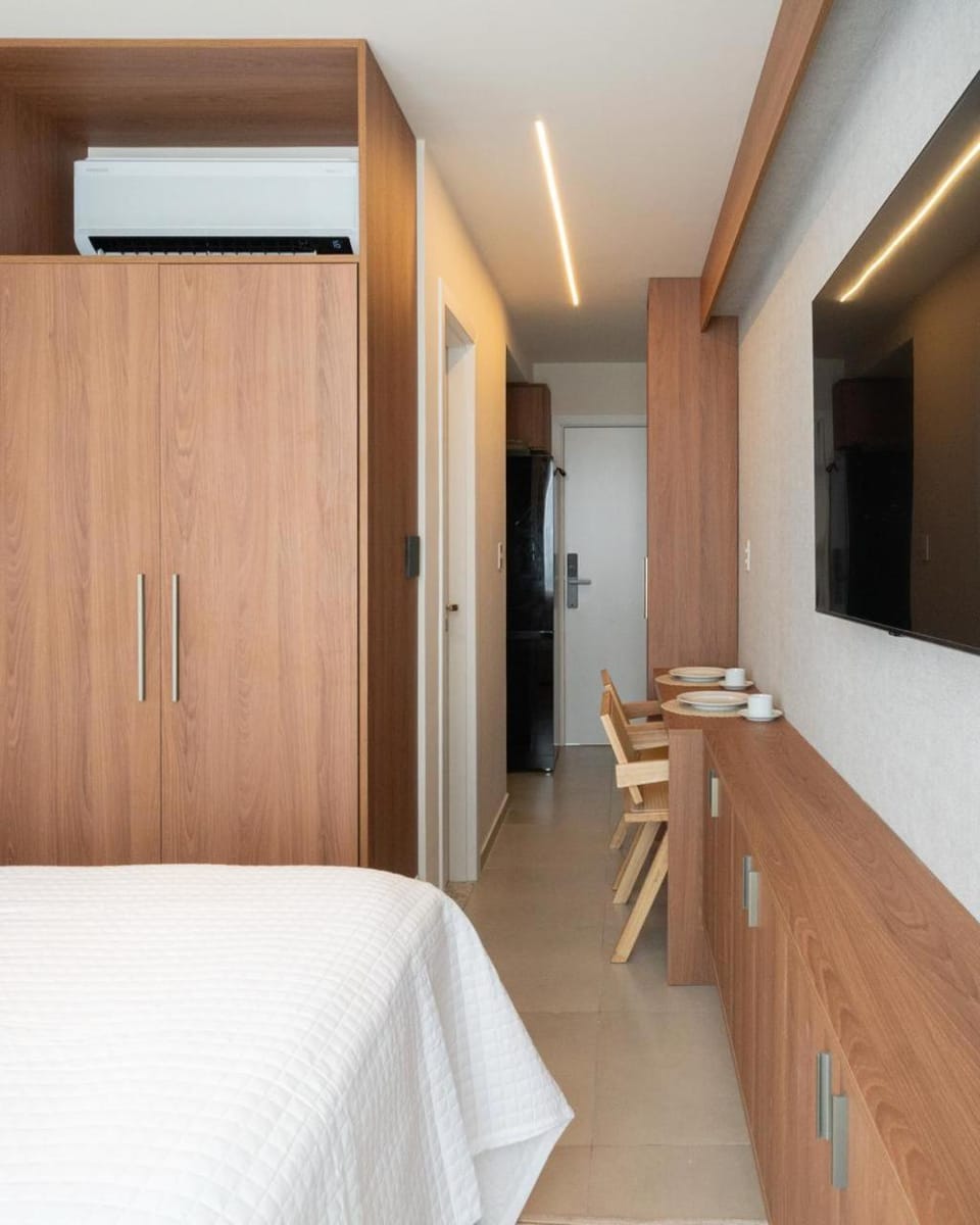 Bed, TV and multimedia, Photo of the whole room, Bedroom, Dinner, wardrobe, air conditioner