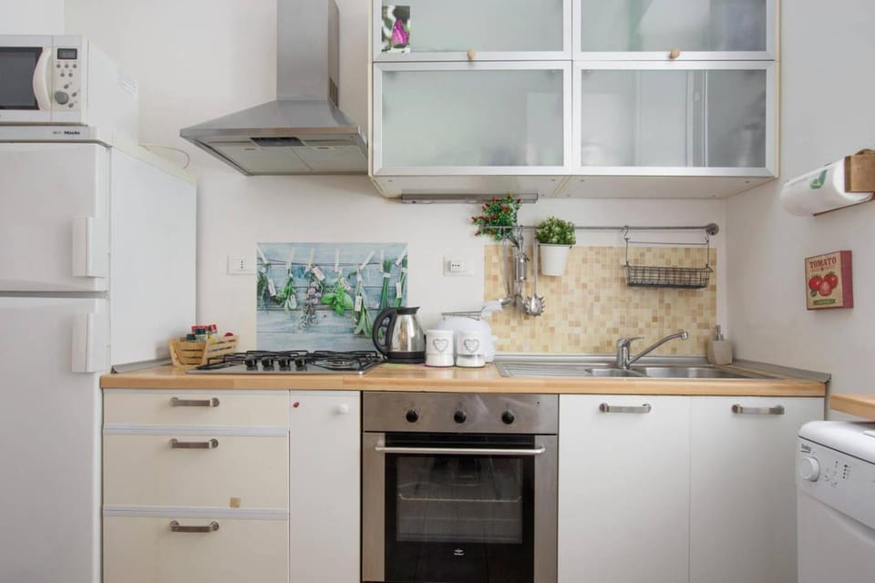 Kitchen or kitchenette, Communal kitchen