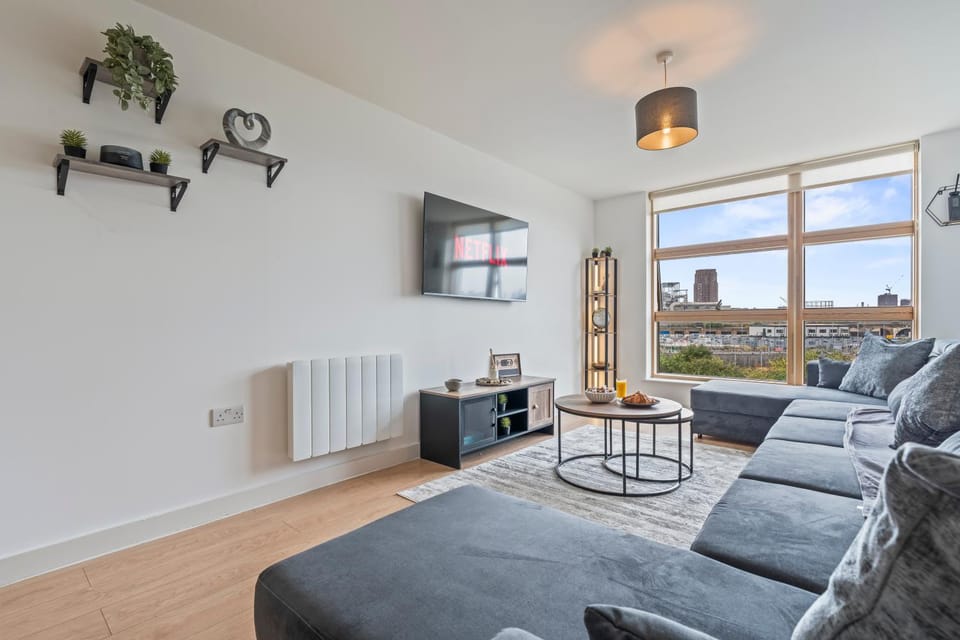 1BR nr Canary Wharf, Parking, Workspace, Sleeps 6 Apartment in London Borough of Southwark