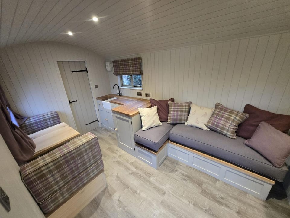 Kitchen or kitchenette, Living room, Seating area, pet friendly