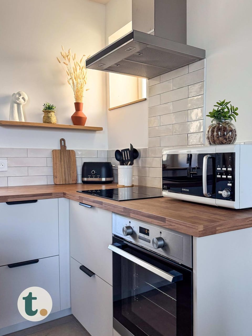 Coffee/tea facilities, Kitchen or kitchenette, oven, toaster