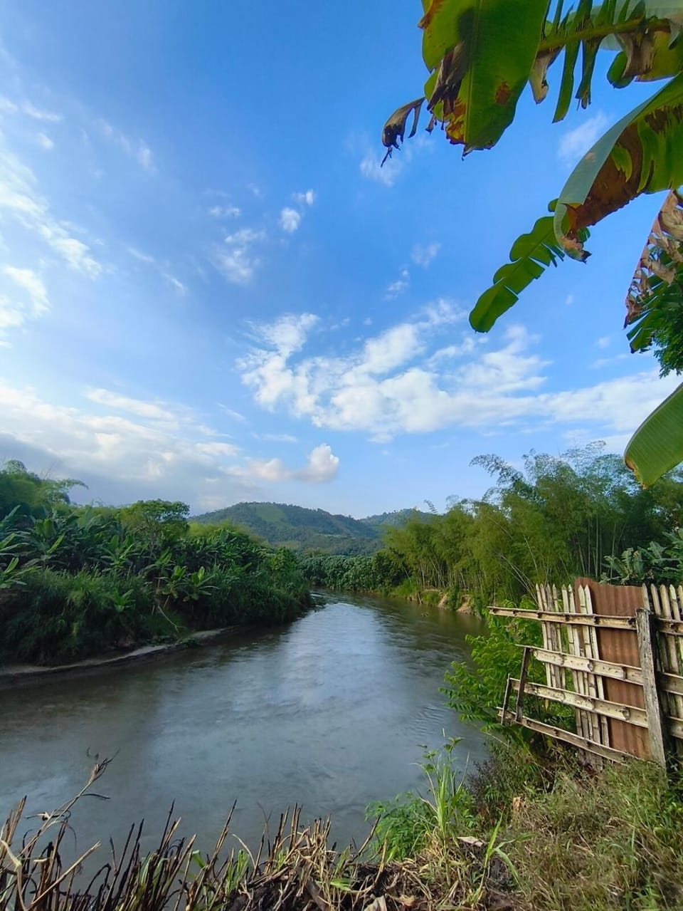 Country house with a pool and access to a river House in Manabí Province