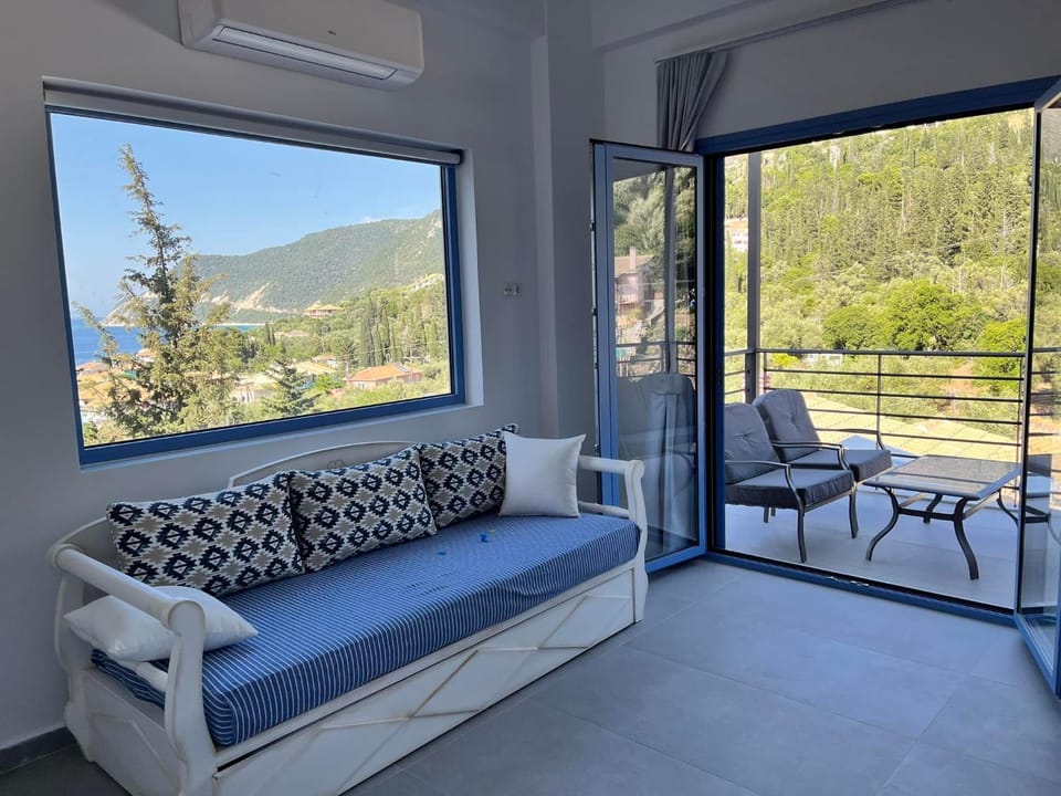Natural landscape, Balcony/Terrace, Living room, Seating area