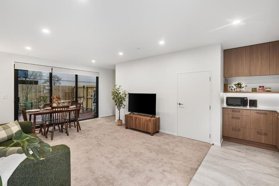Communal lounge/ TV room, TV and multimedia, Kitchen or kitchenette, Living room, Dining area