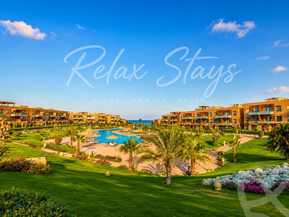 Property building, Garden, Garden view, Pool view, Swimming pool