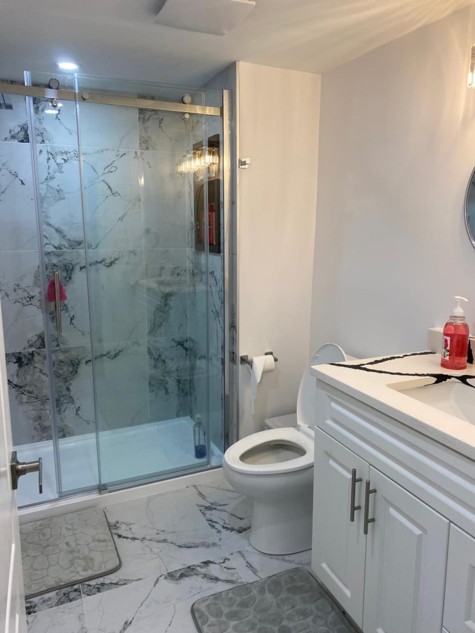 Cozy Private Basement Suite East Windsor Apartment in Windsor
