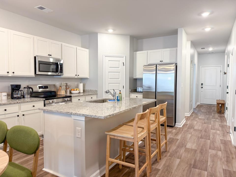 Kitchen or kitchenette, Dining area, stove