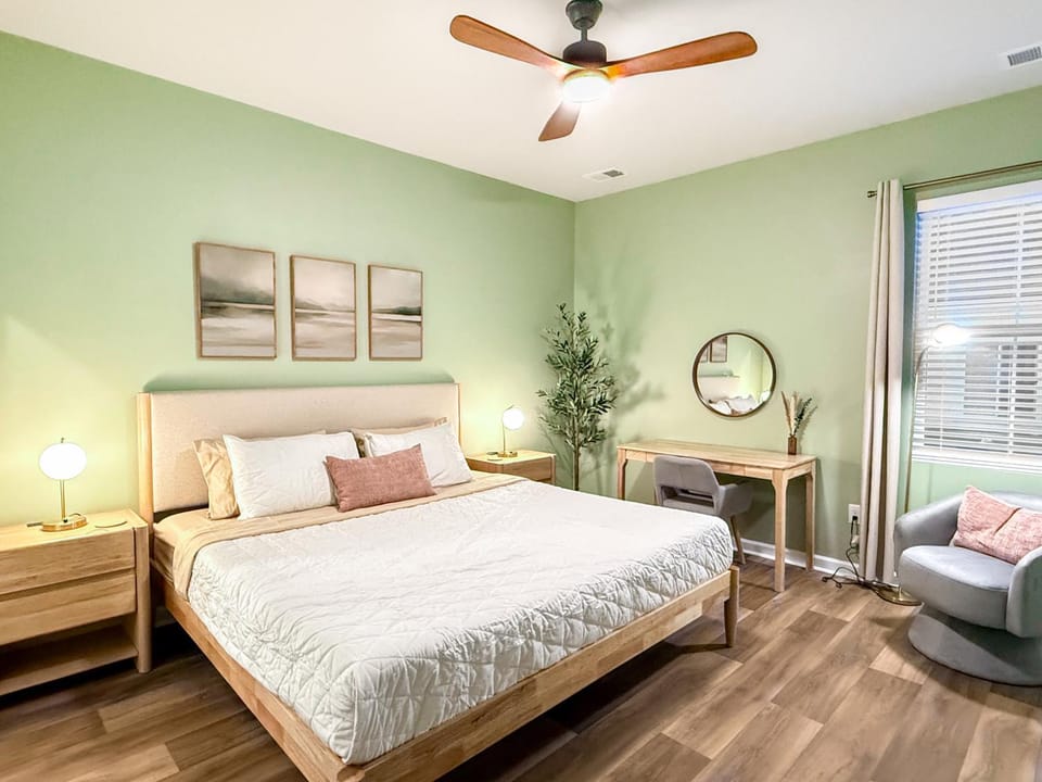 Bed, Photo of the whole room, Bedroom