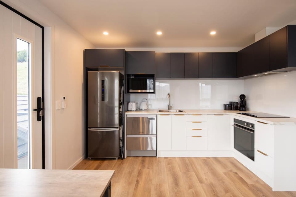 Kitchen or kitchenette, dishwasher, toaster