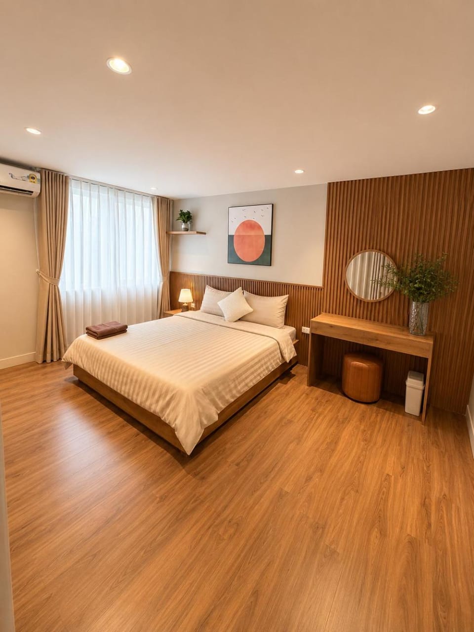 Bed, Photo of the whole room, Bedroom