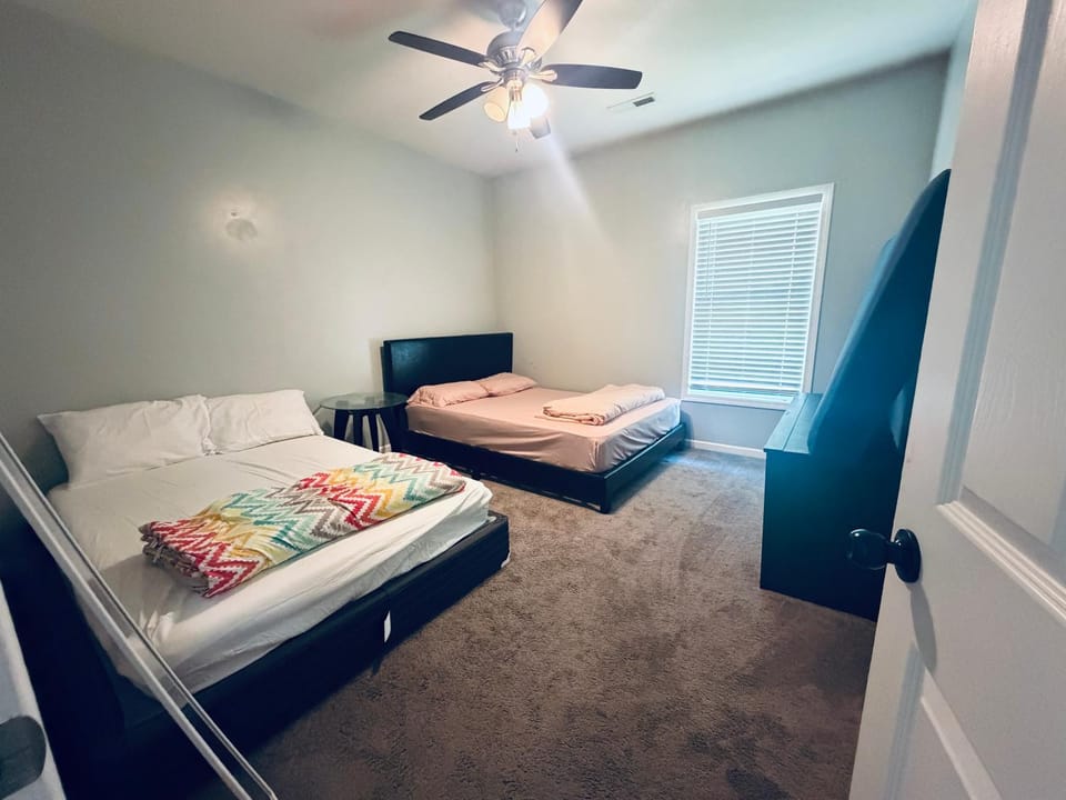a cozy 2 bedroom 2 full bathroom home House in Junction City