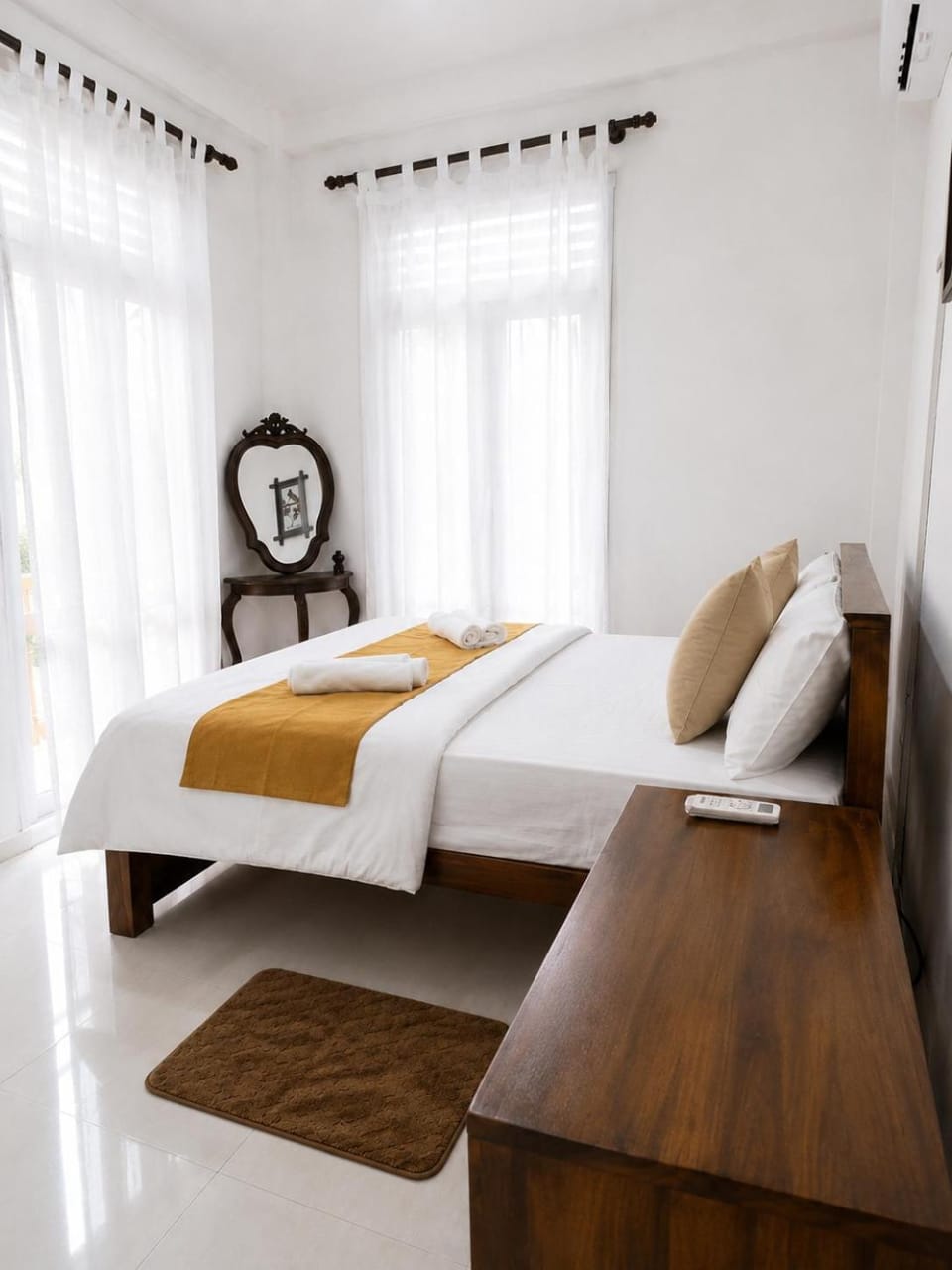 Bed, Bedroom, room service, towels, towels