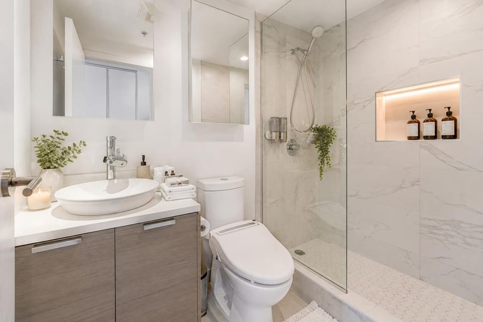 Shower, Toilet, Bathroom, Bath, towels