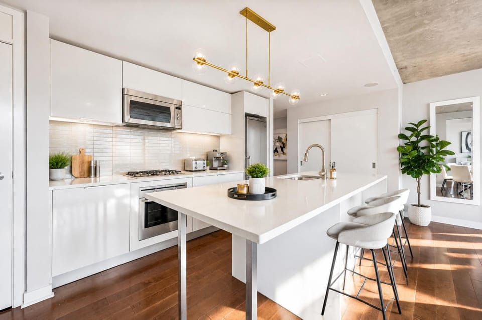 Kitchen or kitchenette, Dining area, dishwasher, oven, stove, toaster