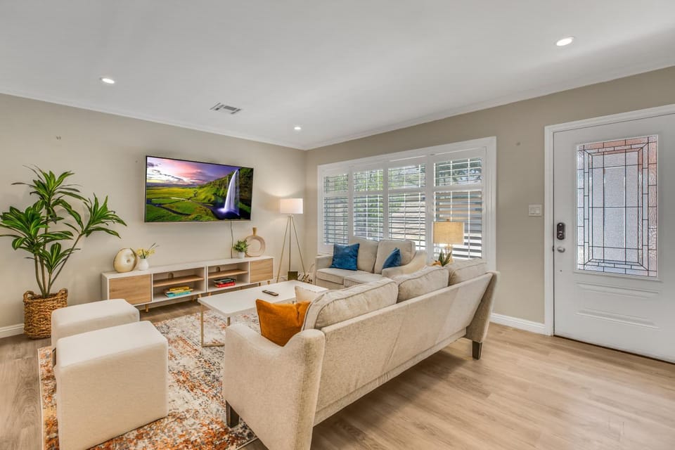 TV and multimedia, Living room, Seating area