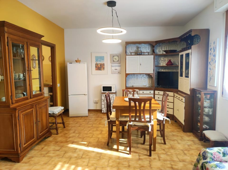 Communal lounge/ TV room, TV and multimedia, Living room, Dining area