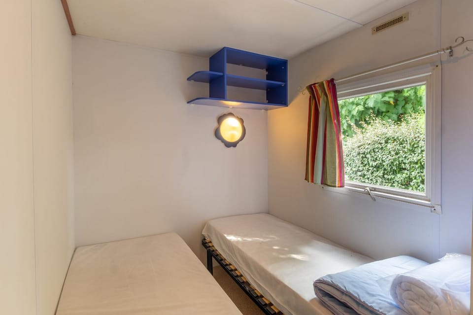 Bed, Photo of the whole room, Bedroom, towels, air conditioner