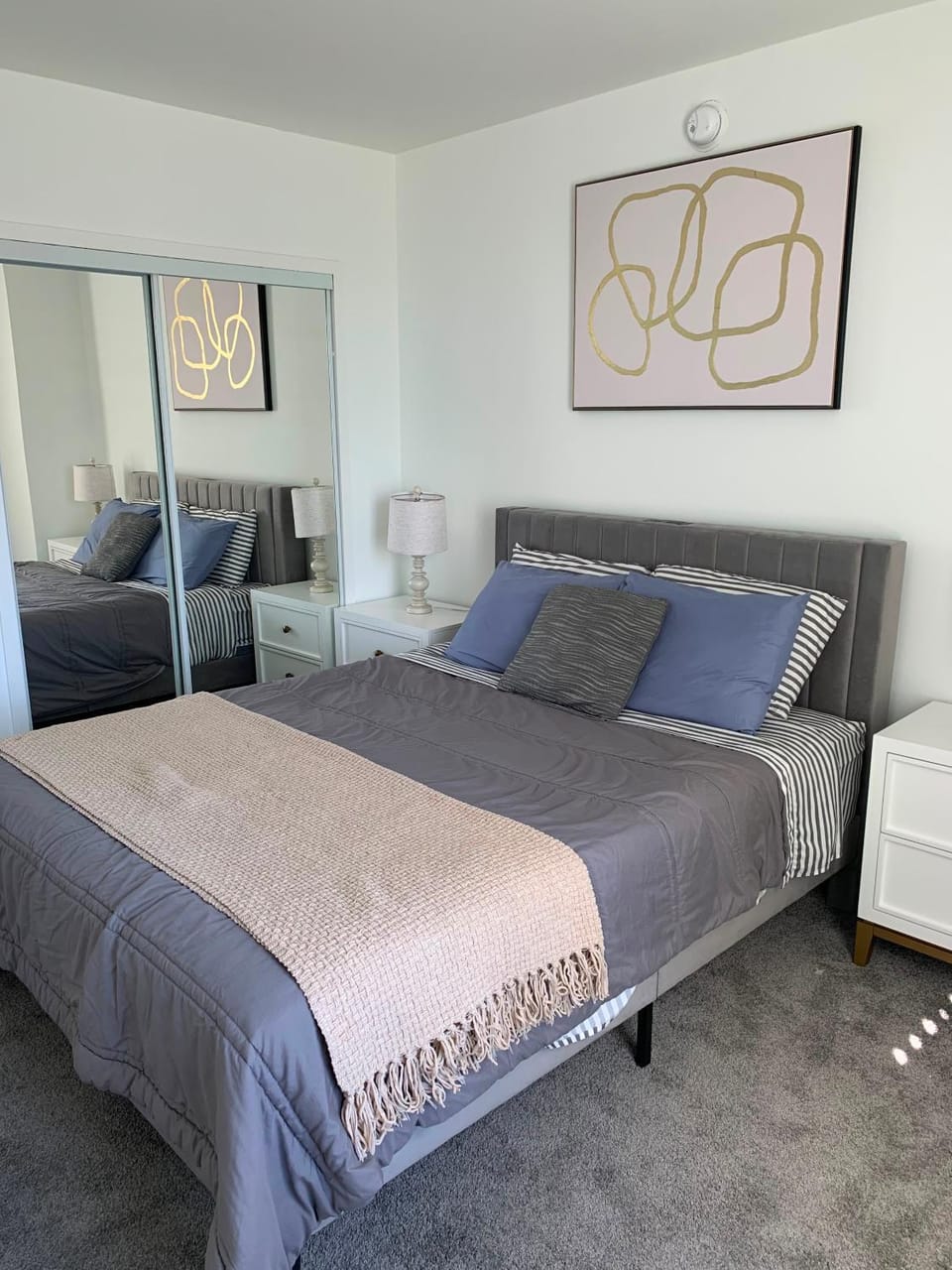 Spacious 2B 2B High Floor Apartment in Park La Brea Grove Lacma Area Apartment in San Fernando Valley