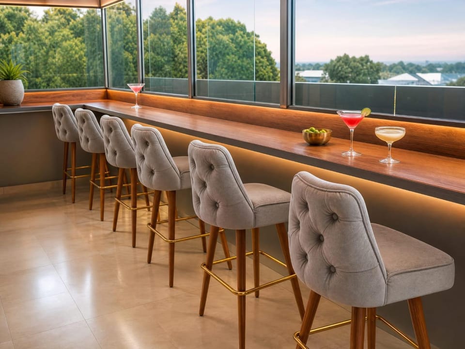 Restaurant/places to eat, Lounge or bar