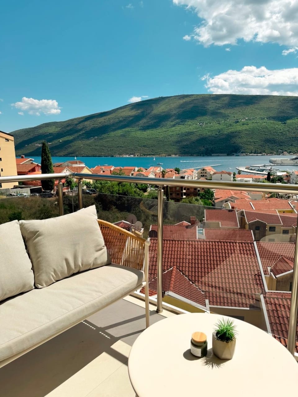 View (from property/room), Seating area, Sea view