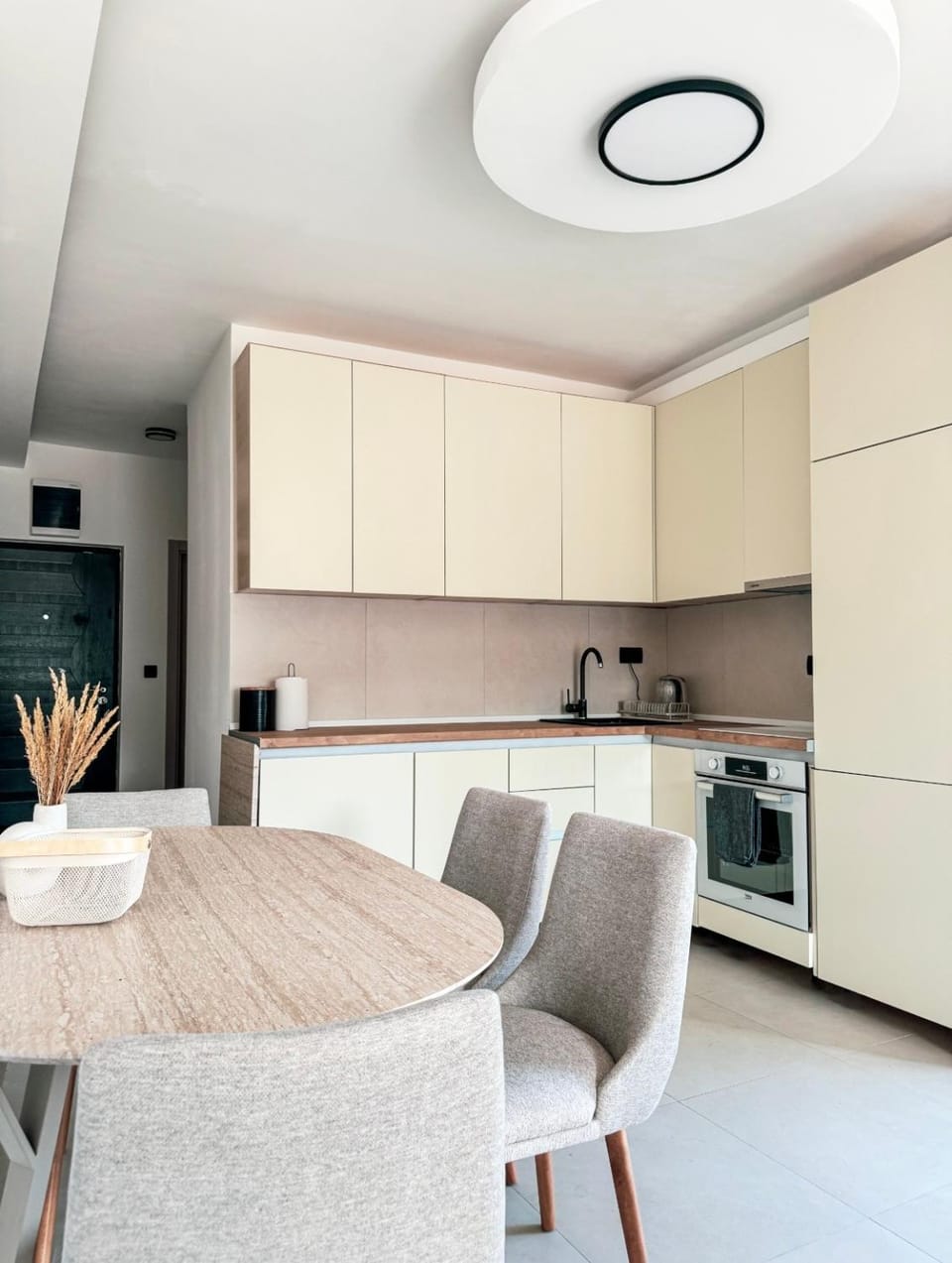 Coffee/tea facilities, Dining area, dishwasher, oven, pet friendly, stove