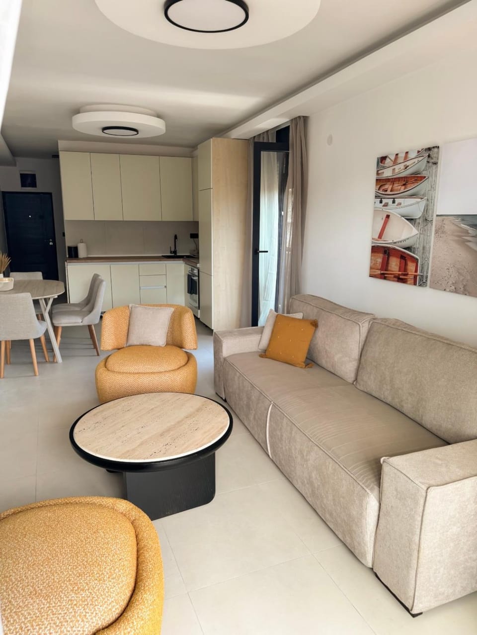 TV and multimedia, Living room, Seating area, air conditioner