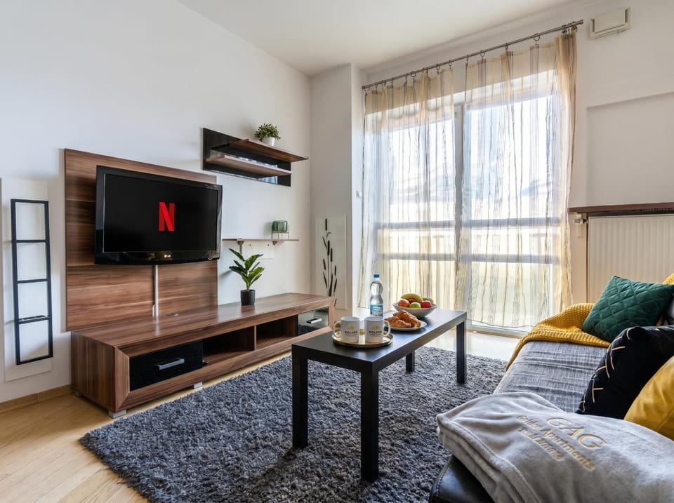 Communal lounge/ TV room, TV and multimedia, Living room, Seating area, Evening entertainment, air conditioner