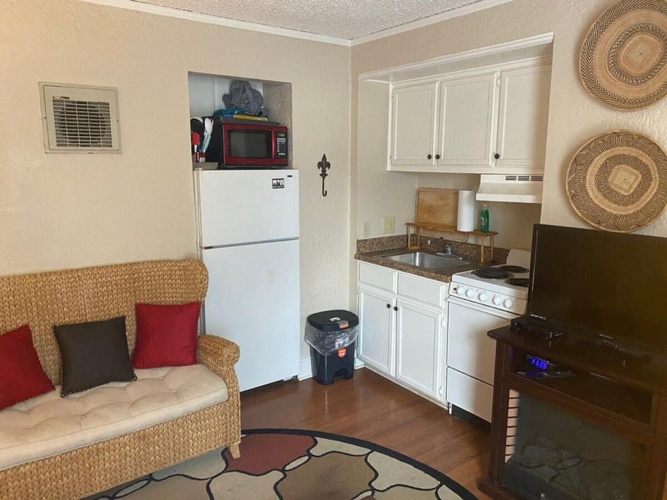 Kitchen or kitchenette, Seating area