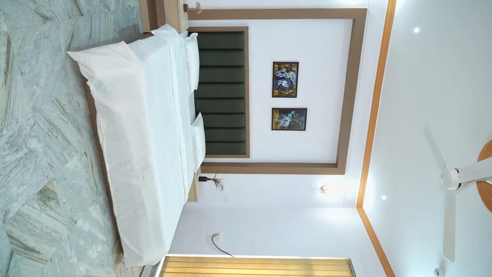 Bed, Living room, Photo of the whole room, Bedroom