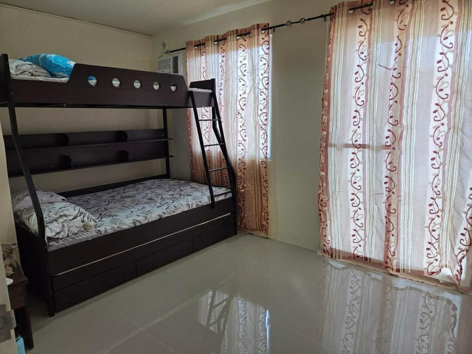 Gee's Barkadahan Apartment in Dumaguete