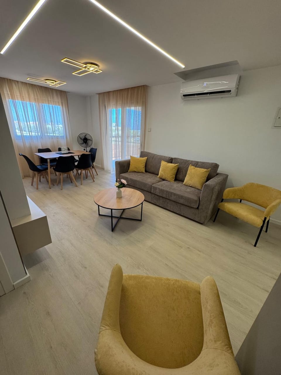 Living room, Seating area, air conditioner