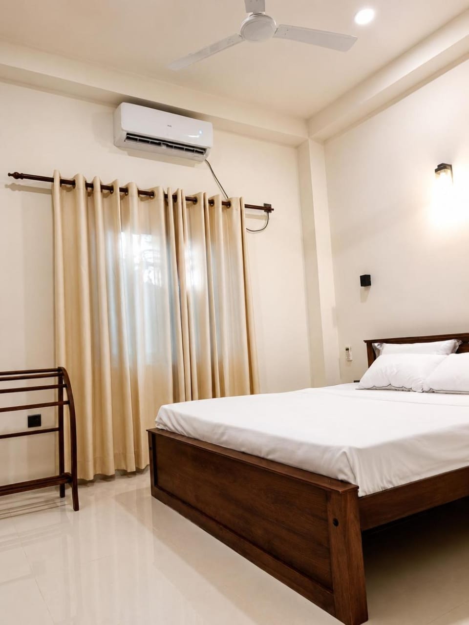 Bed, Photo of the whole room, Bedroom, air conditioner