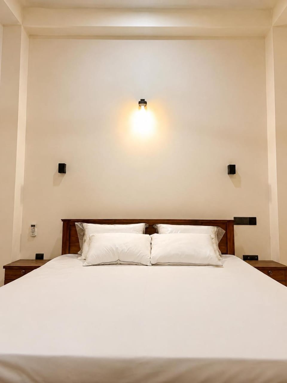 Bed, Photo of the whole room, Bedroom